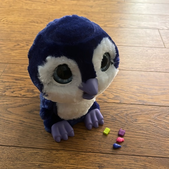 Penguin - fur Real (4 treats included)- only played with once! - Picture 1 of 5